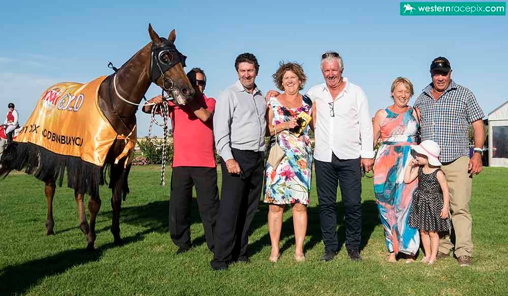 COUGAR EXPRESSPhoto / Western Racepix